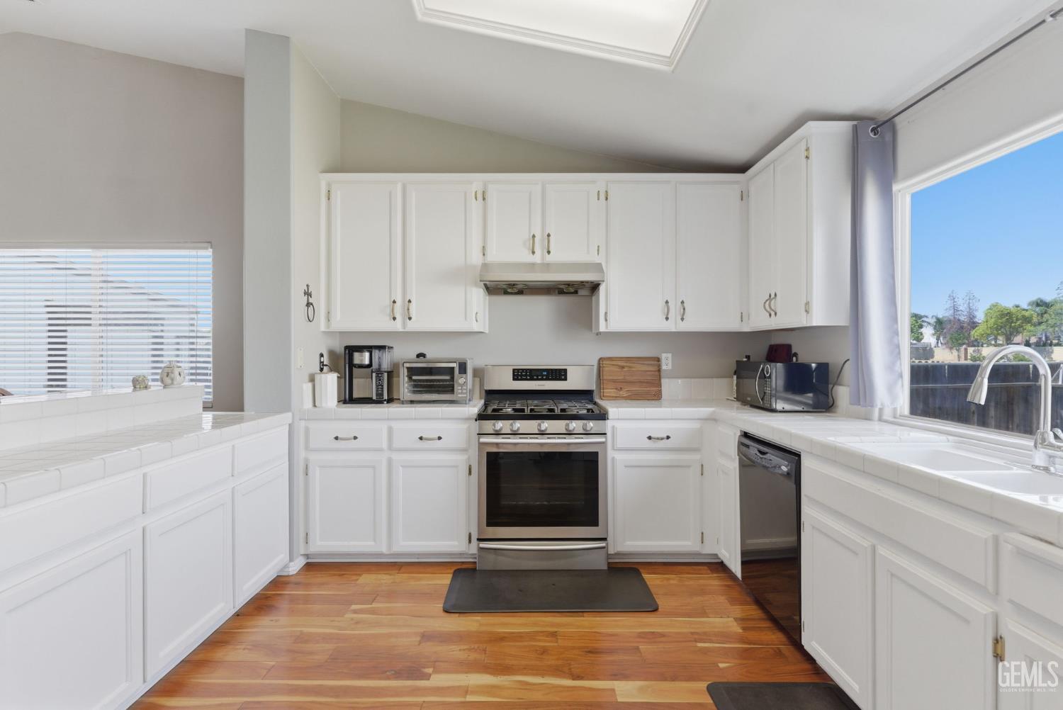 10420 W Victoria Falls Avenue — photo 5