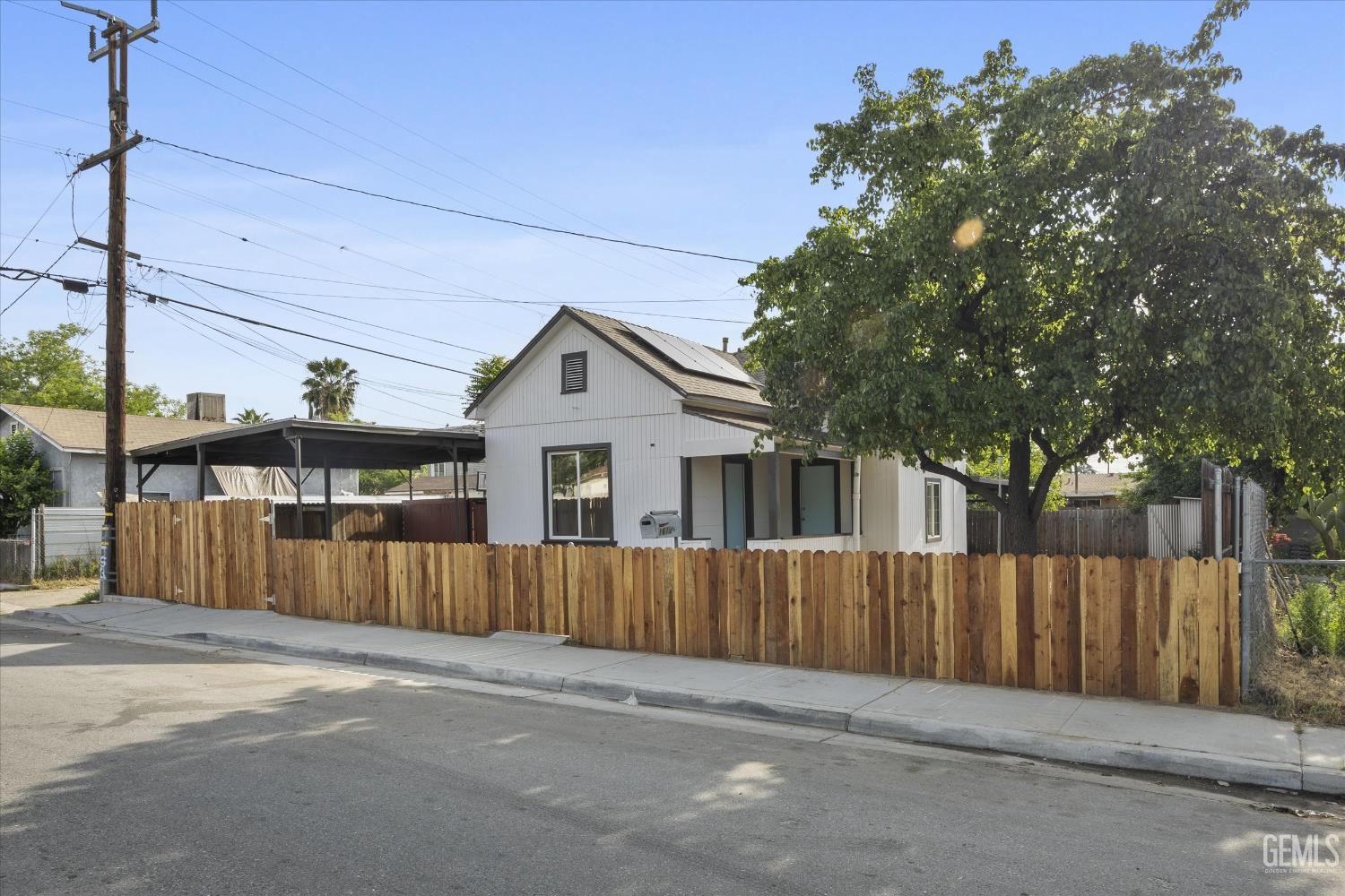 1615 Owens Street — photo 3