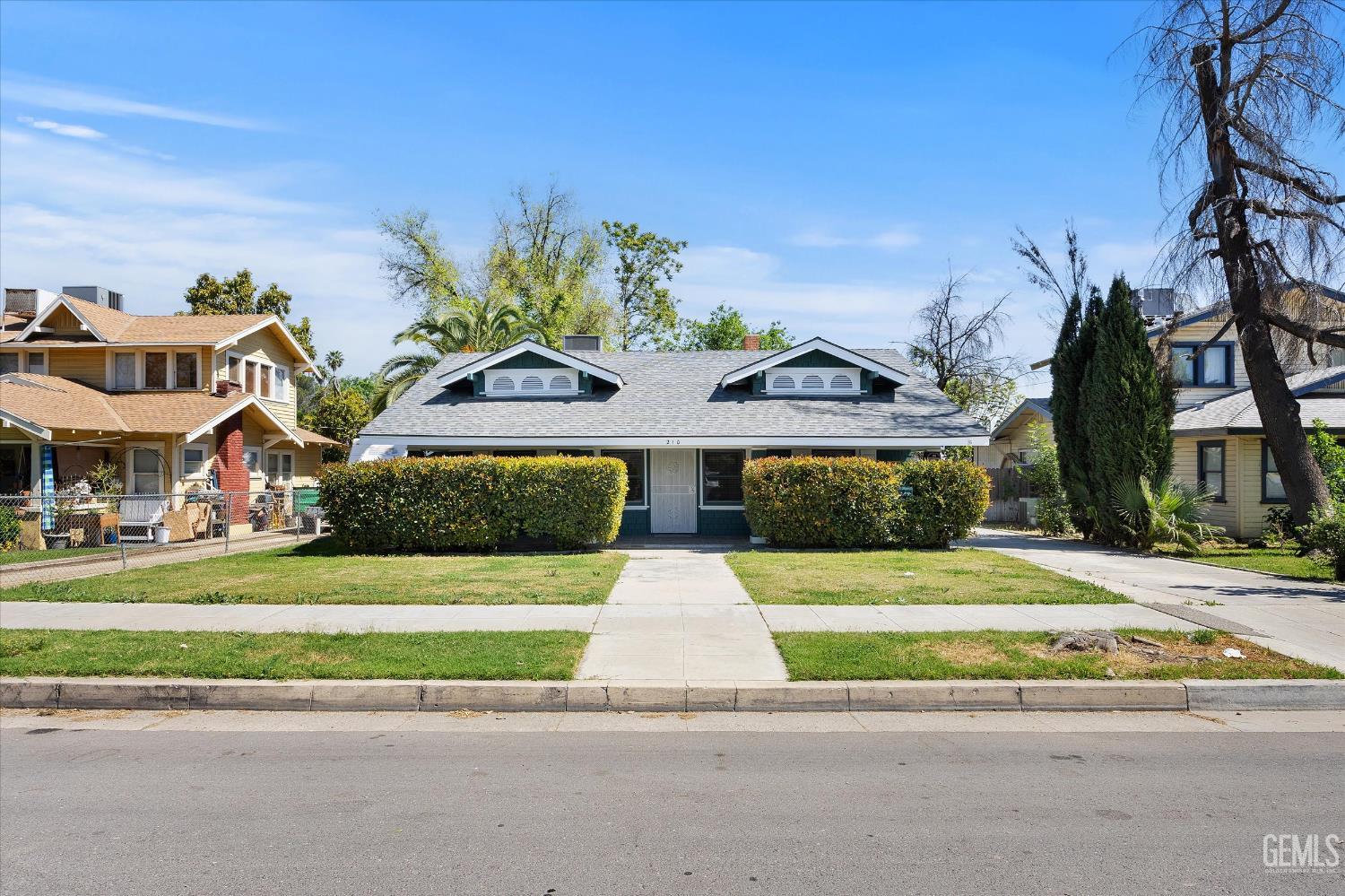 210 Oleander Avenue — photo 3