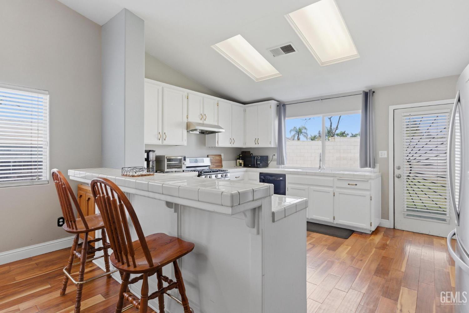 10420 W Victoria Falls Avenue — photo 3