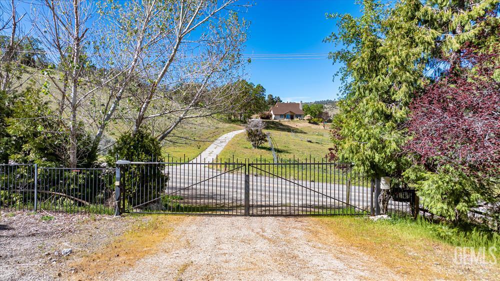 26050 Cumberland Road — photo 61