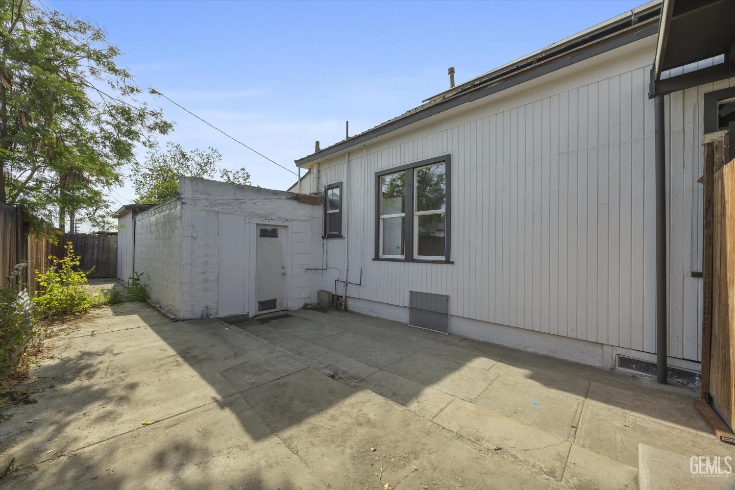 1615 Owens Street — photo 46
