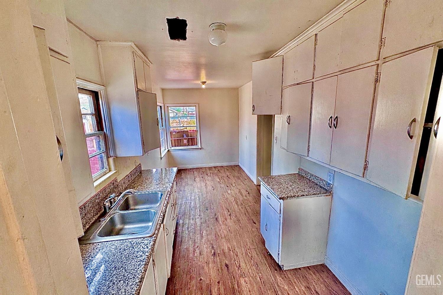 1720 Pacific Street — photo 12