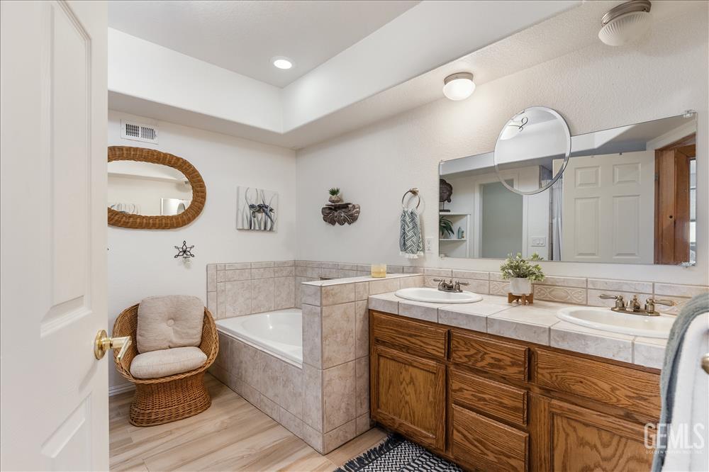 25900 Columbia Way — photo 37