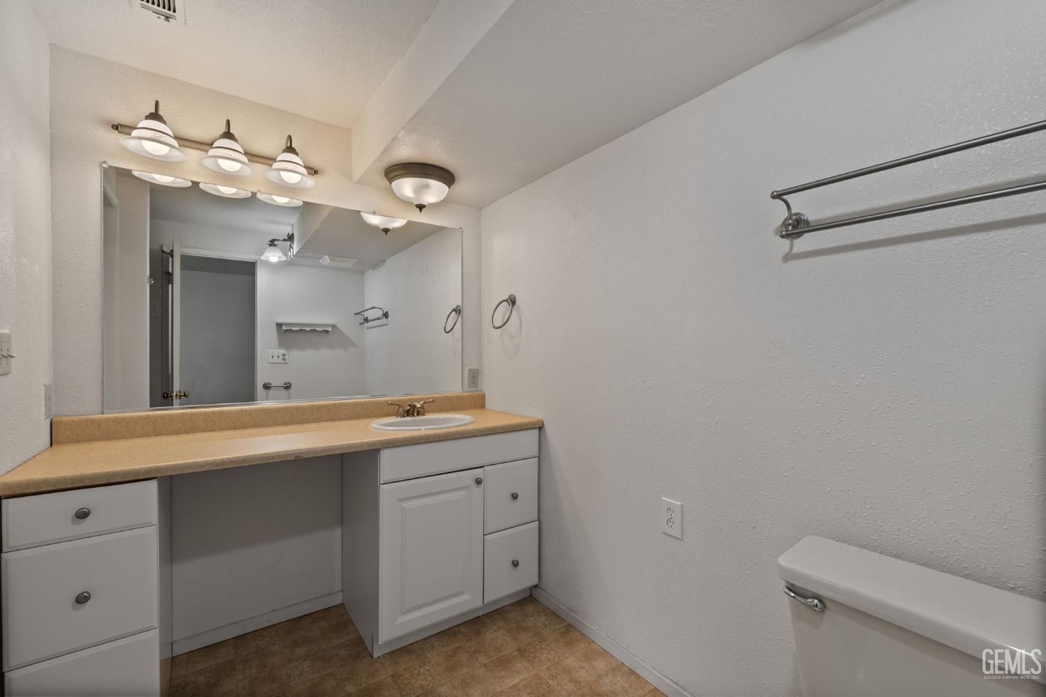 18520 Glenview Court — photo 16