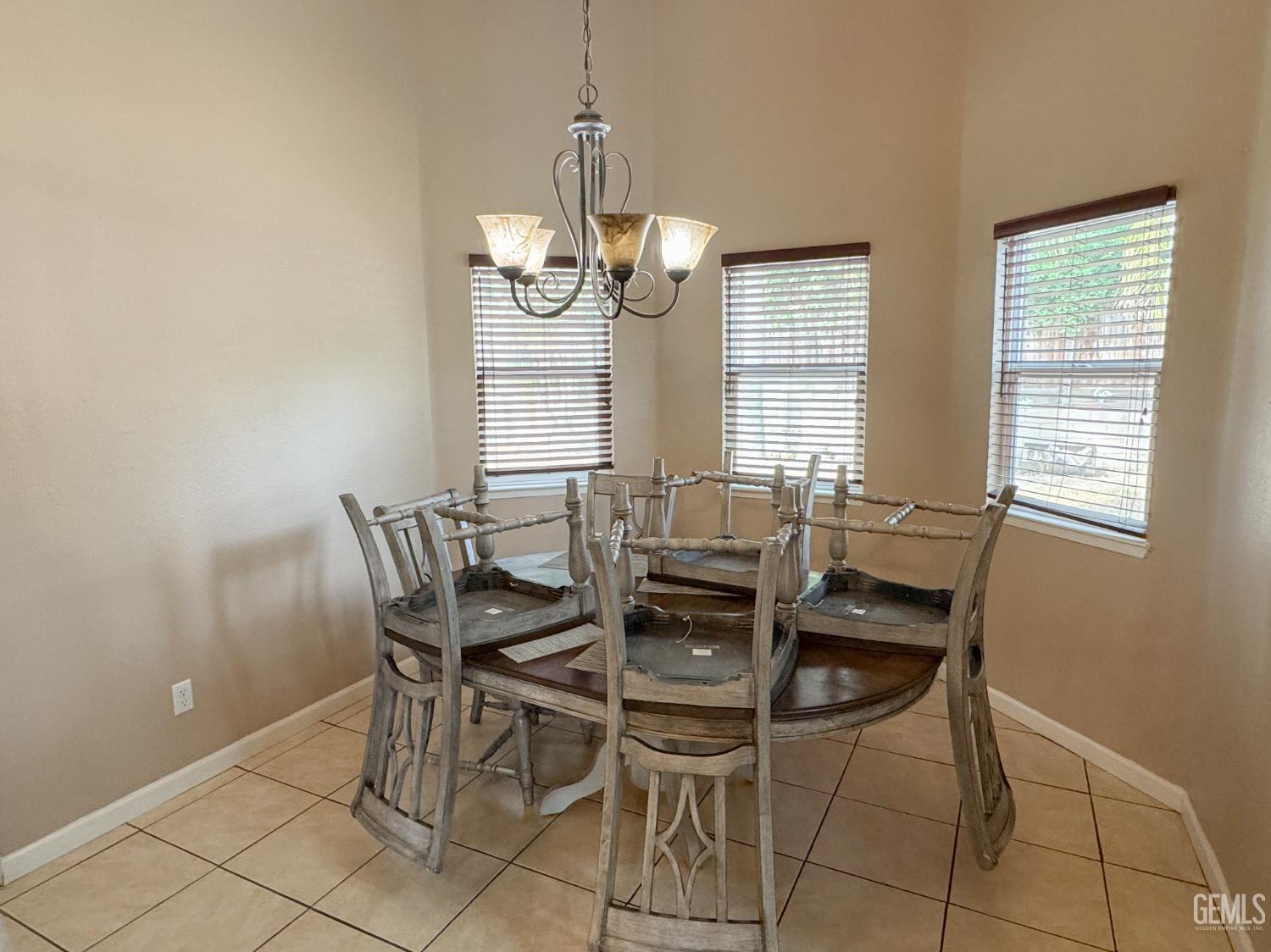 5909 Lugene Avenue — photo 10