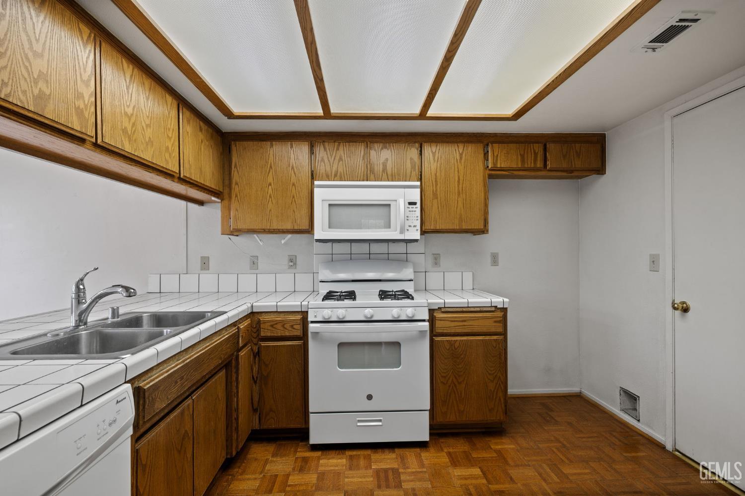 18520 Glenview Court — photo 34