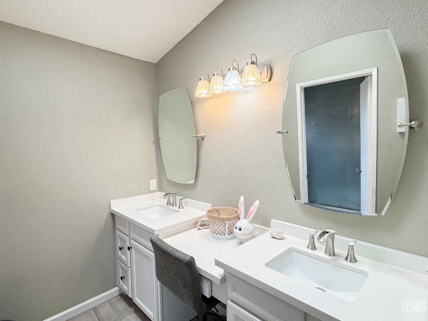 5909 Lugene Avenue — photo 21