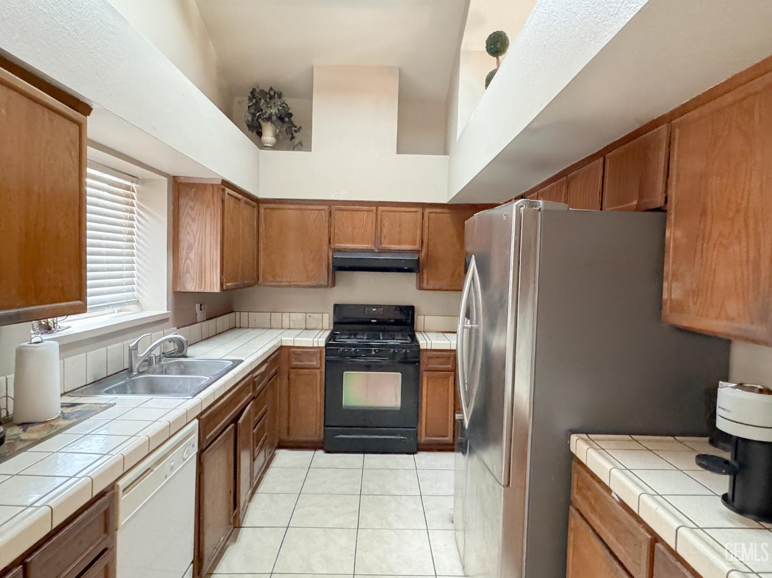 5909 Lugene Avenue — photo 11