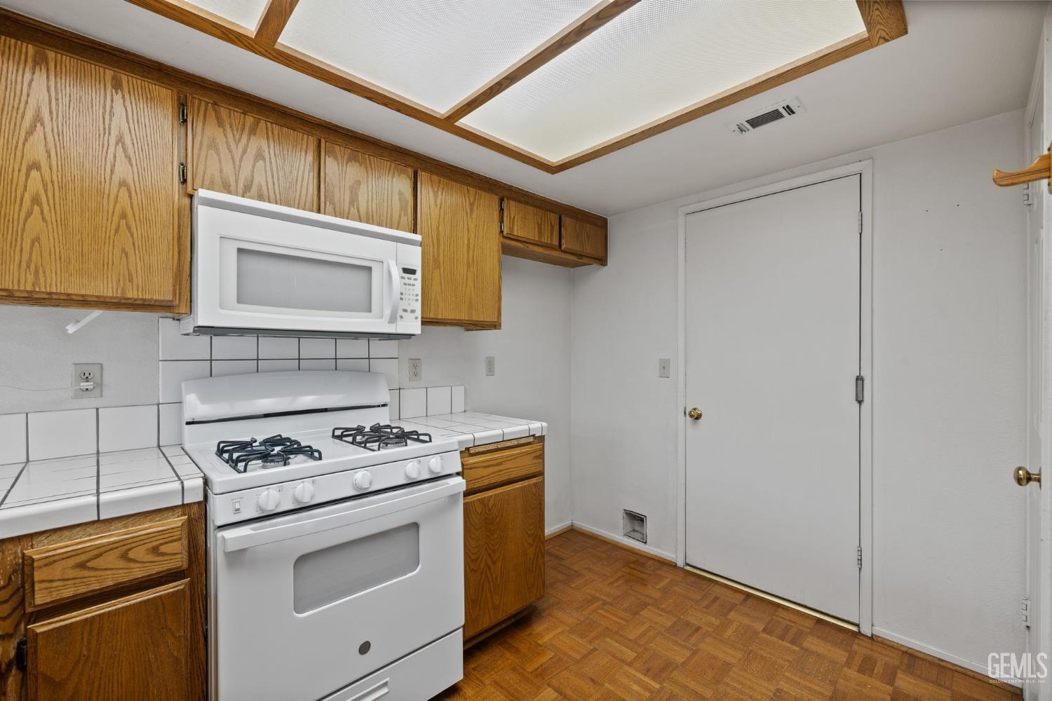 18520 Glenview Court — photo 32