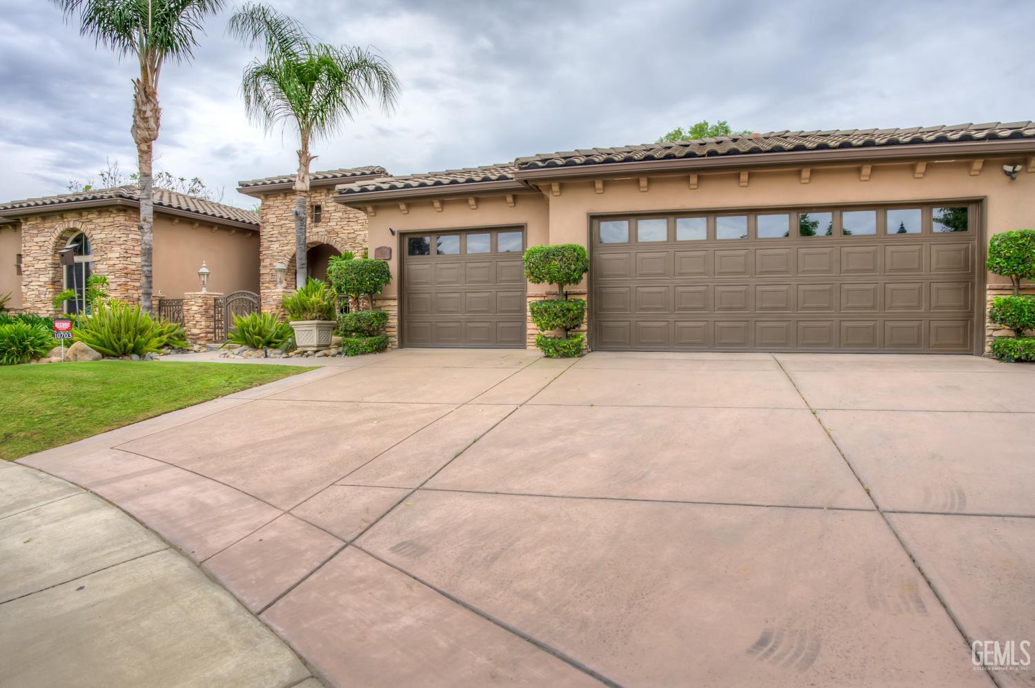 10703 Queensbury Drive — photo 6