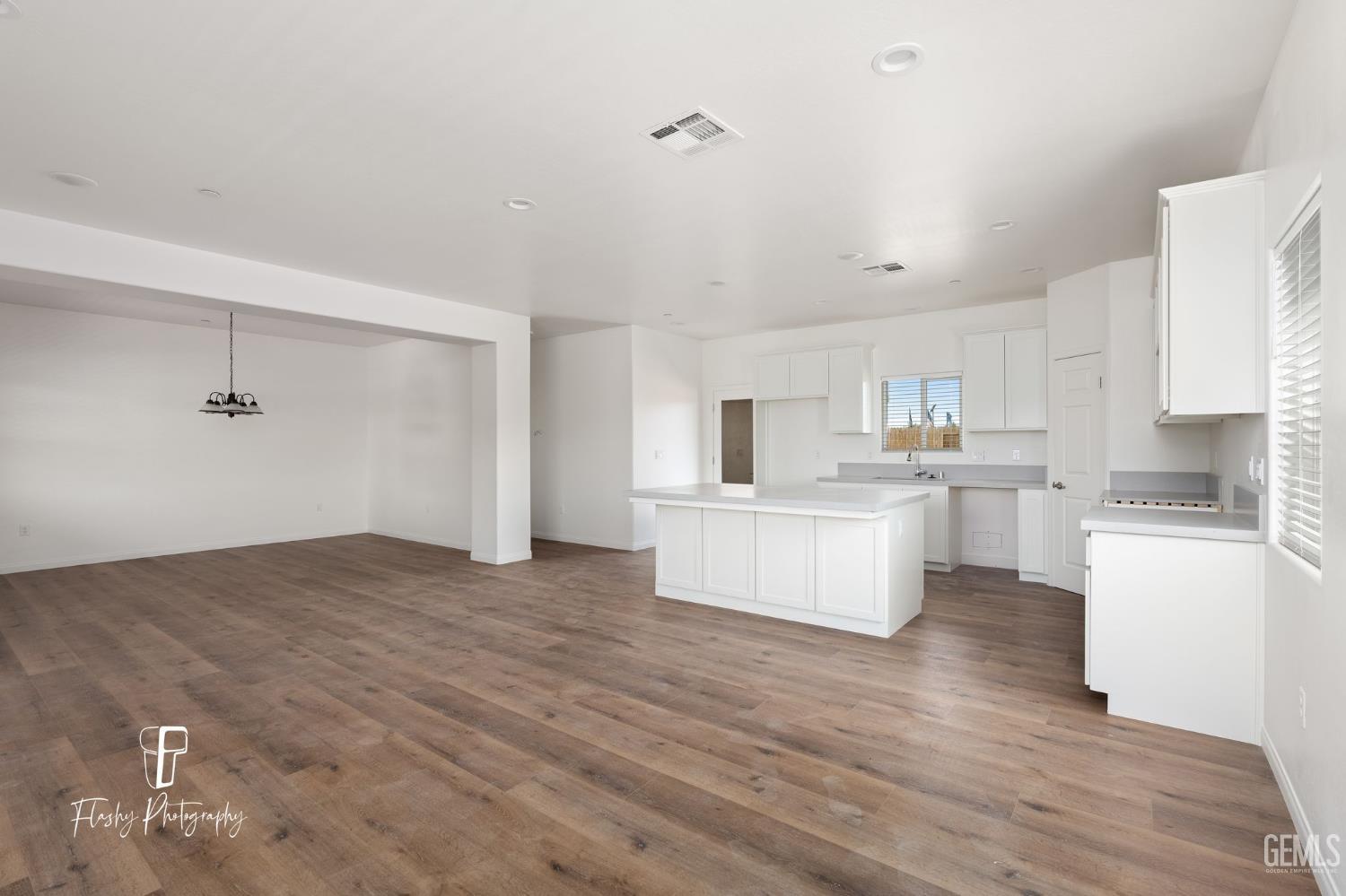 8802 Almata Avenue — photo 6