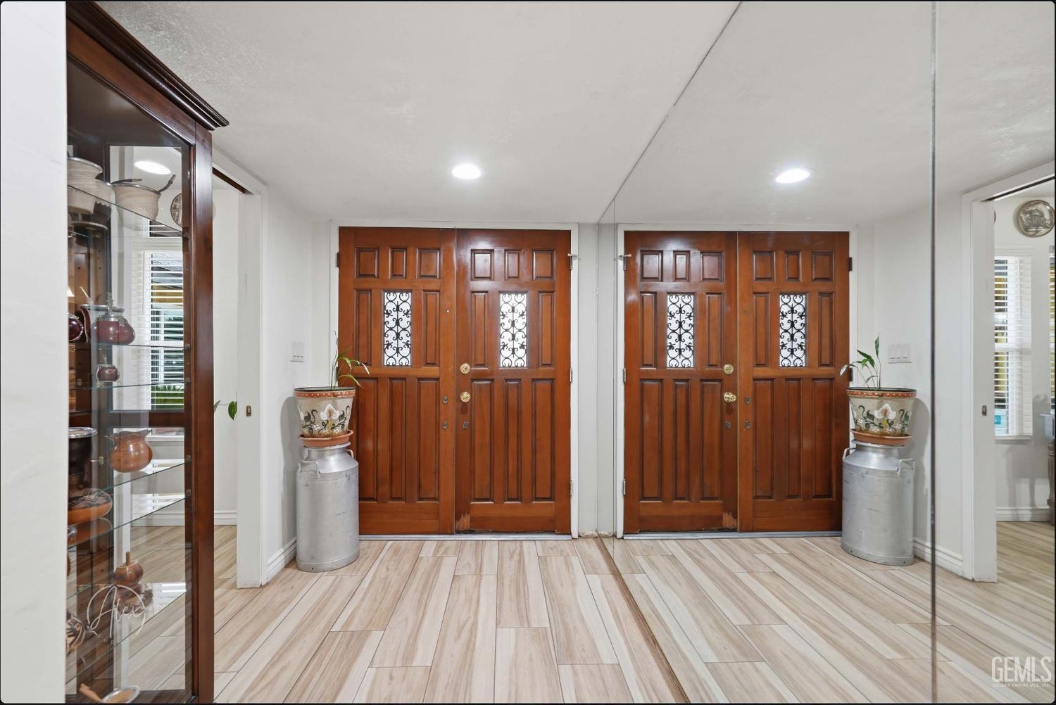 253 E McKee Road — photo 4