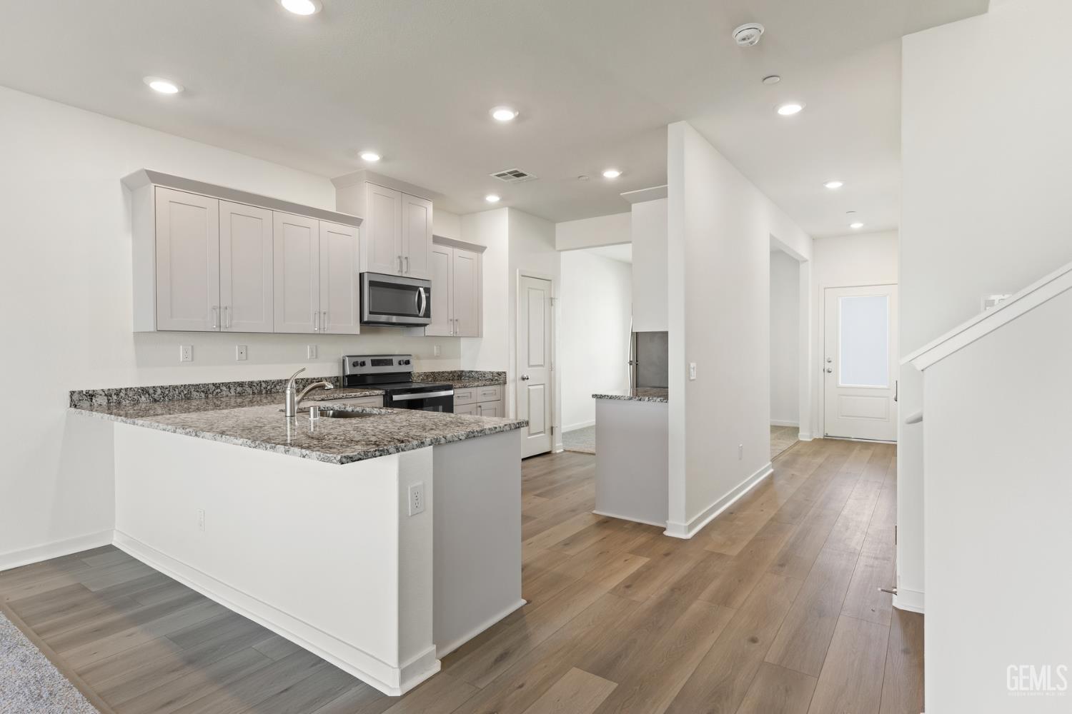 7704 Rambutan Place — photo 3