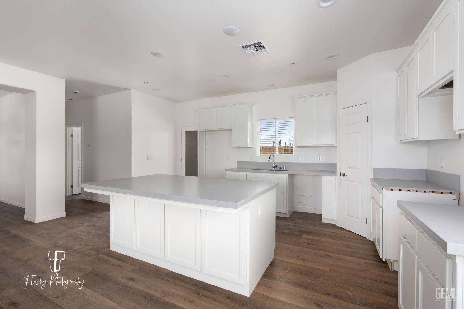 8802 Almata Avenue — photo 10
