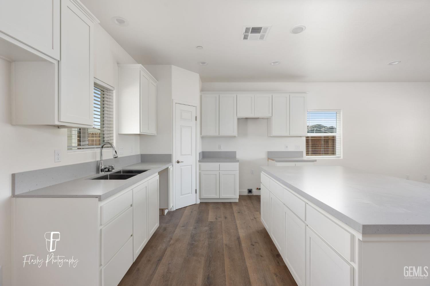 8802 Almata Avenue — photo 11