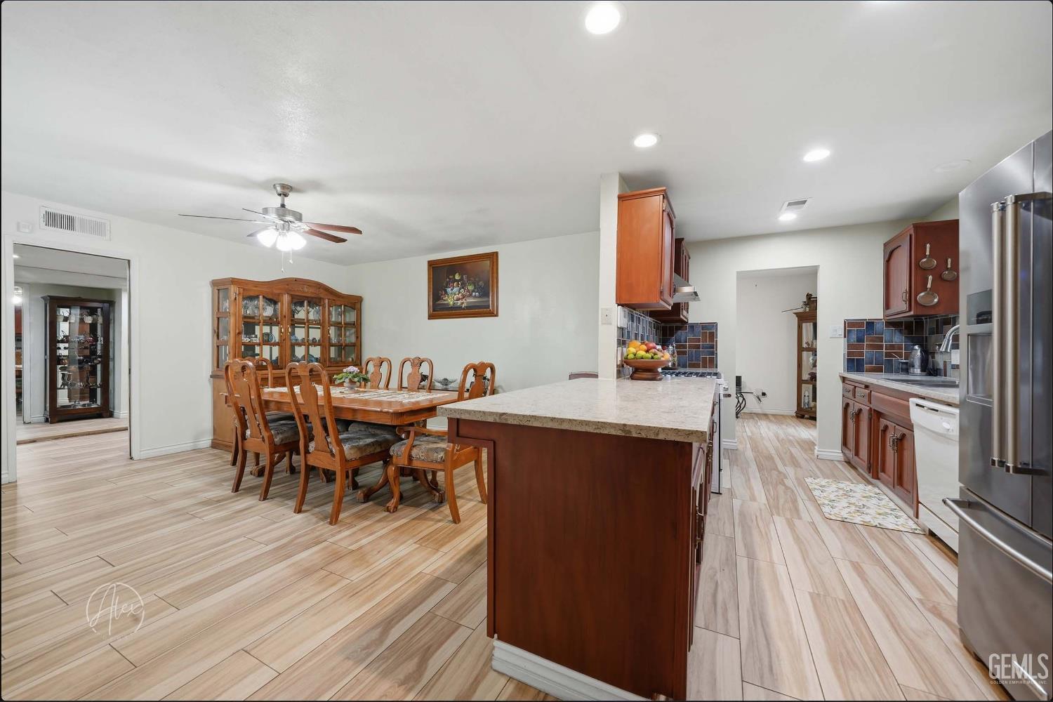 253 E McKee Road — photo 5