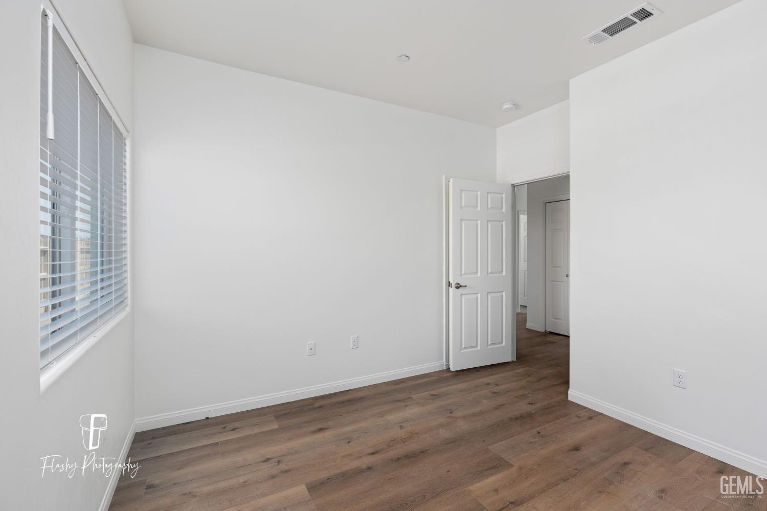 8802 Almata Avenue — photo 17