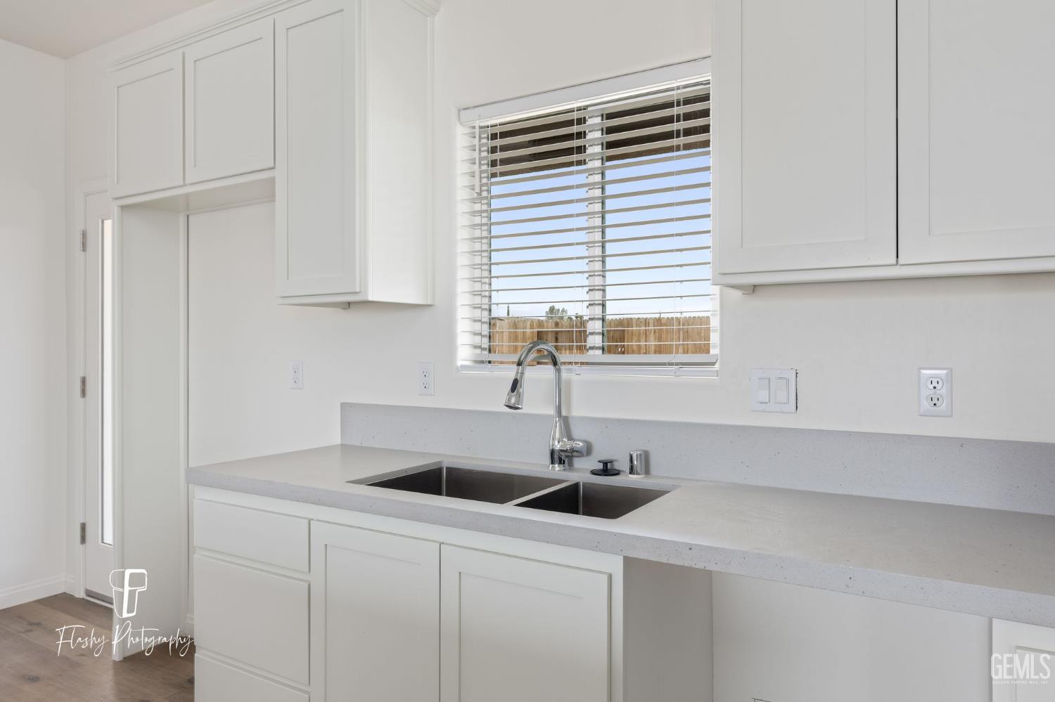 8802 Almata Avenue — photo 12
