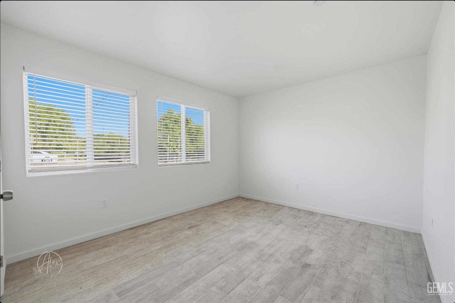 2324 N Kern Street — photo 14