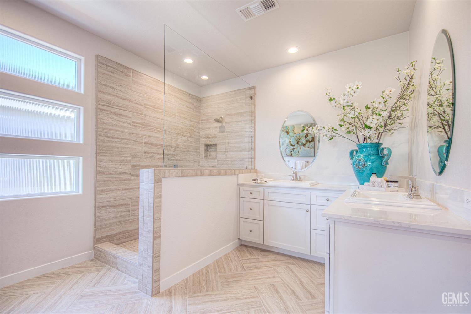 11014 Alcazar Avenue — photo 4