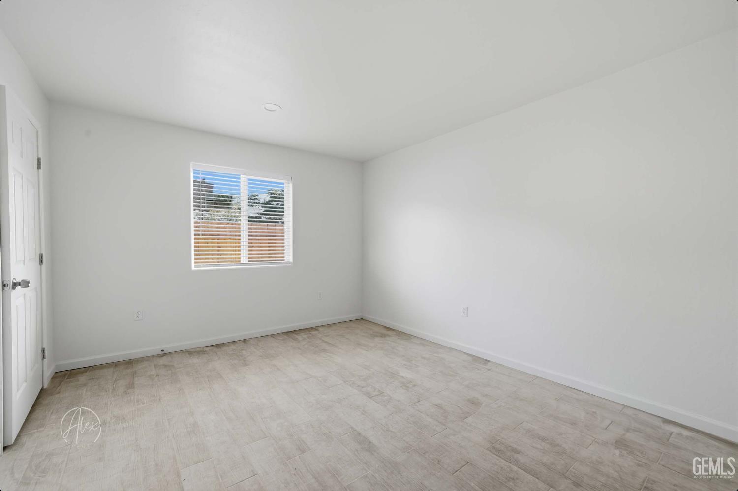 2324 N Kern Street — photo 7