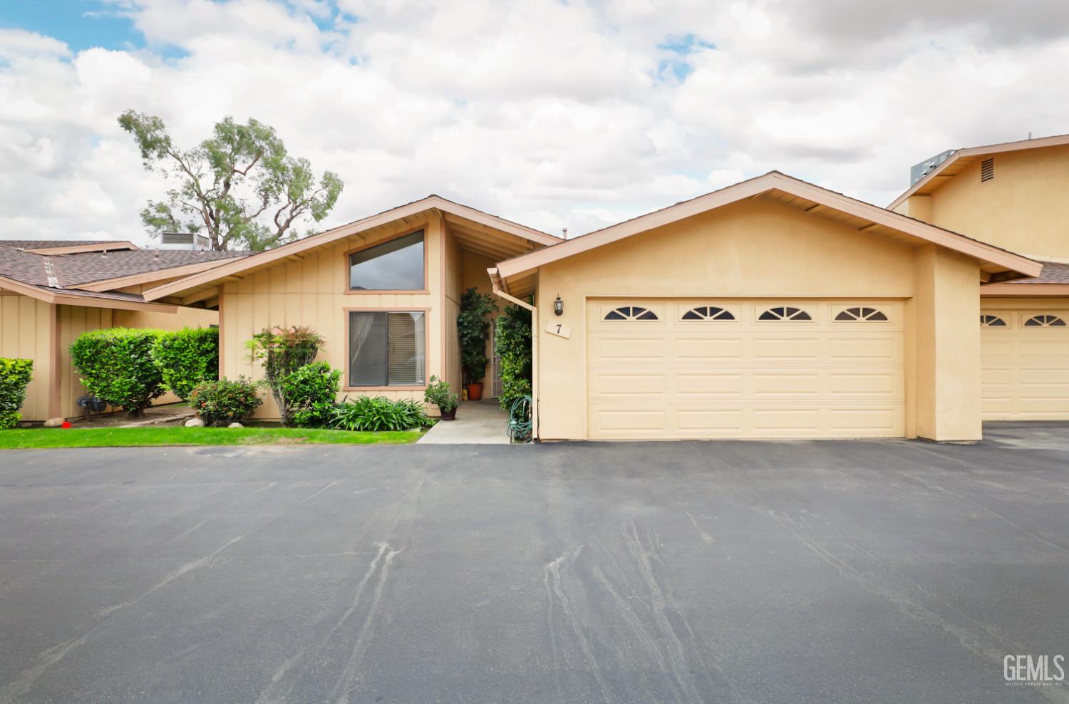 1000 Olive Drive — photo 3