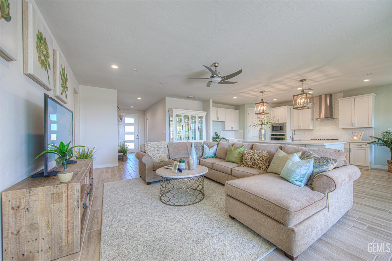 11014 Alcazar Avenue — photo 3