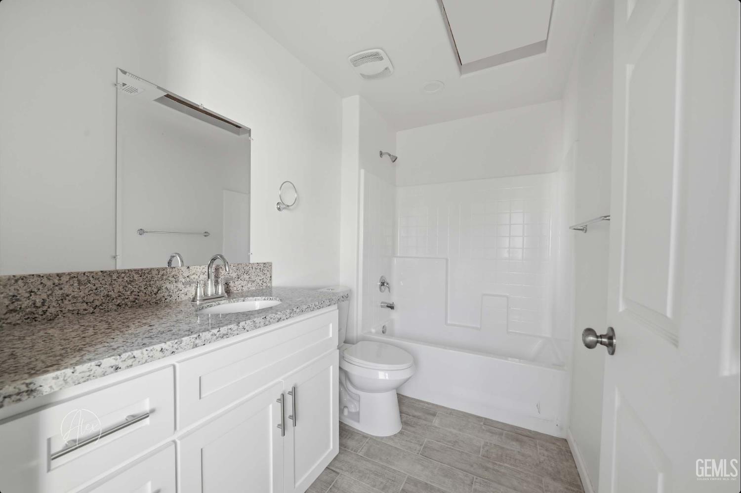 2324 N Kern Street — photo 18