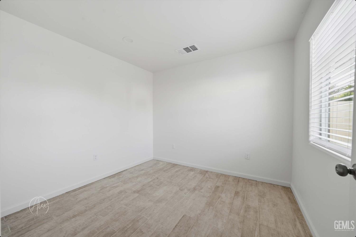 2324 N Kern Street — photo 17