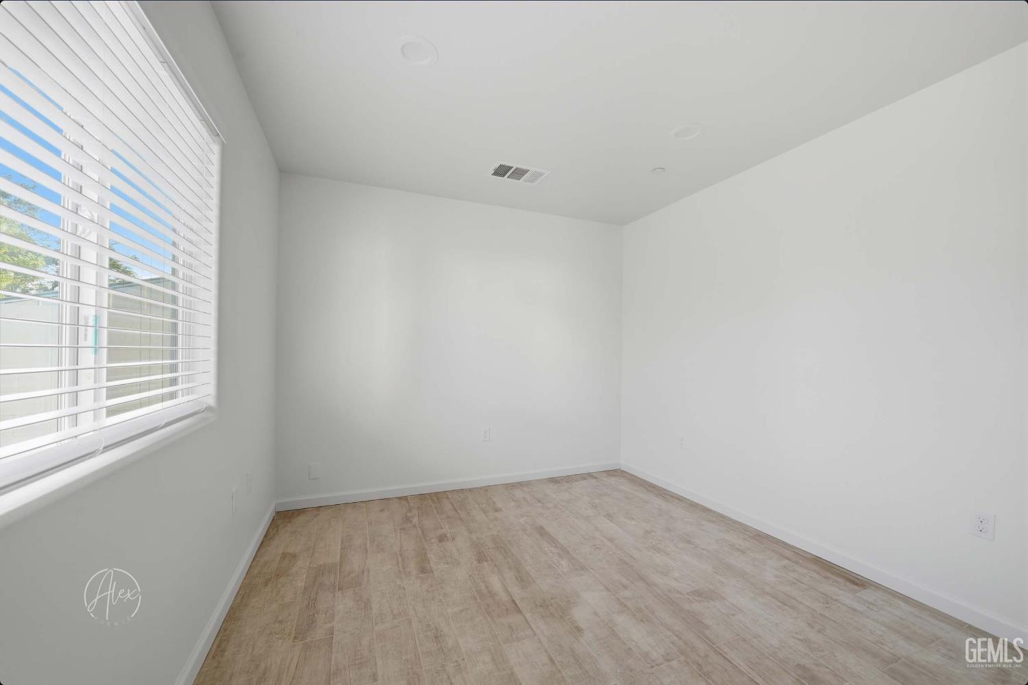 2324 N Kern Street — photo 15