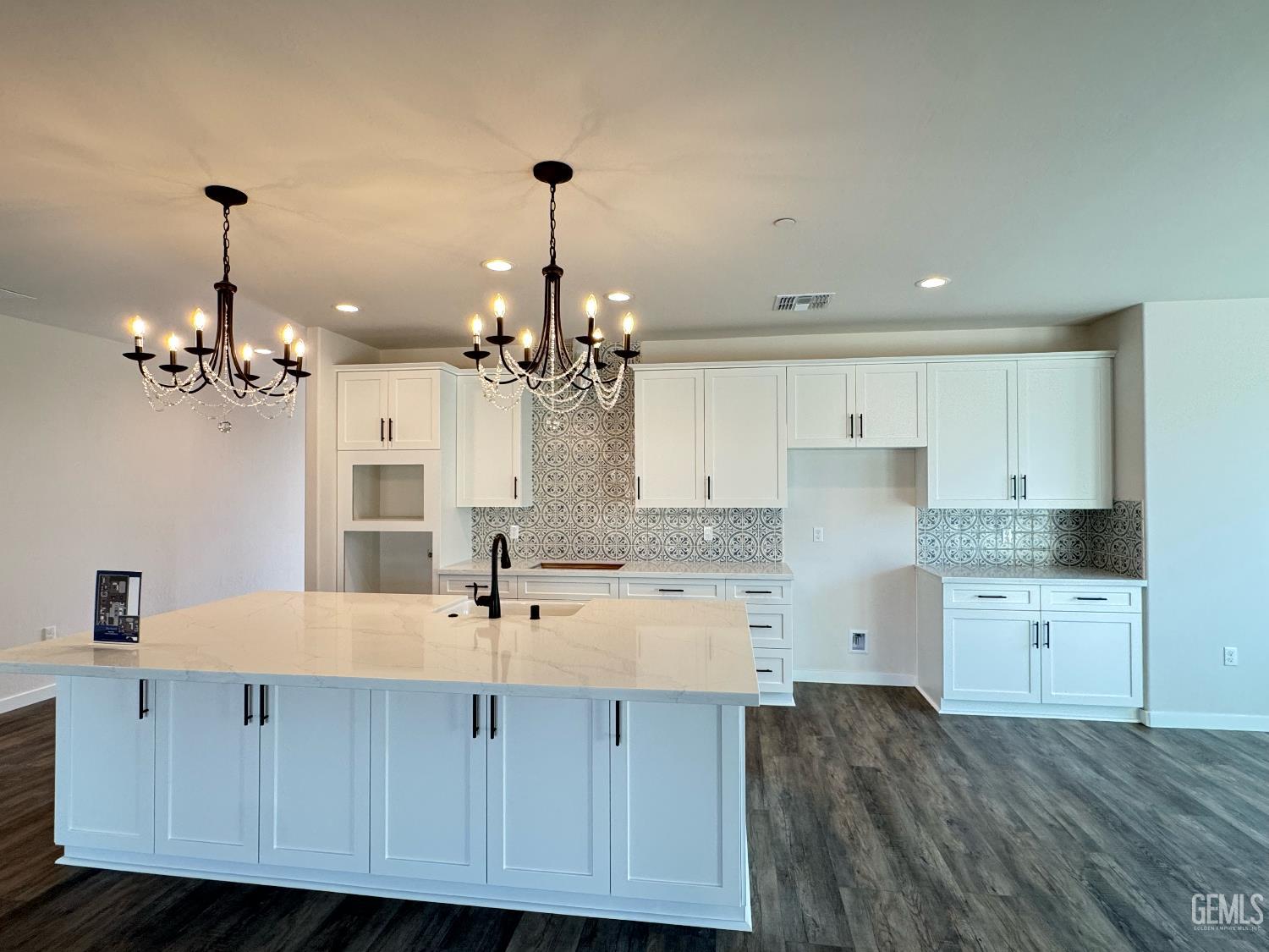 11110 Alcazar Avenue — photo 3