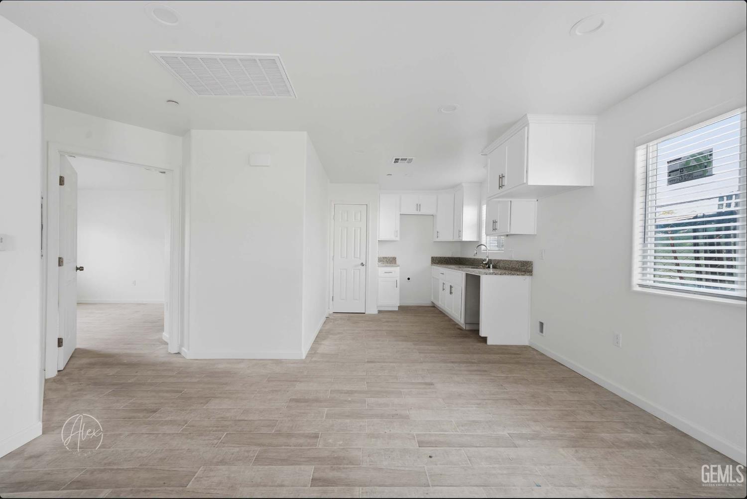 2324 N Kern Street — photo 10