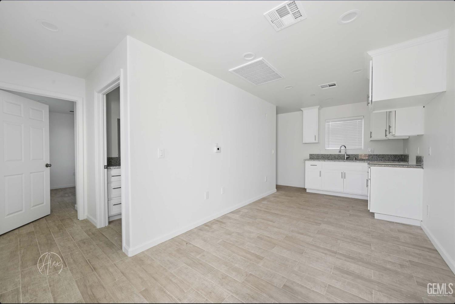 2324 N Kern Street — photo 13