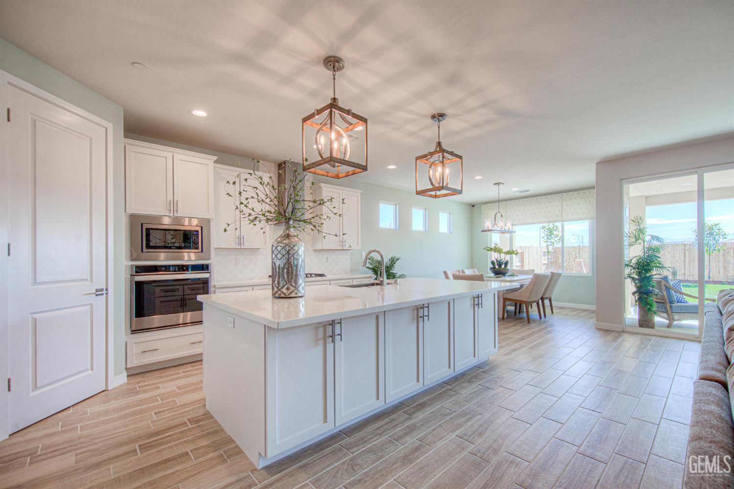 11014 Alcazar Avenue — photo 5