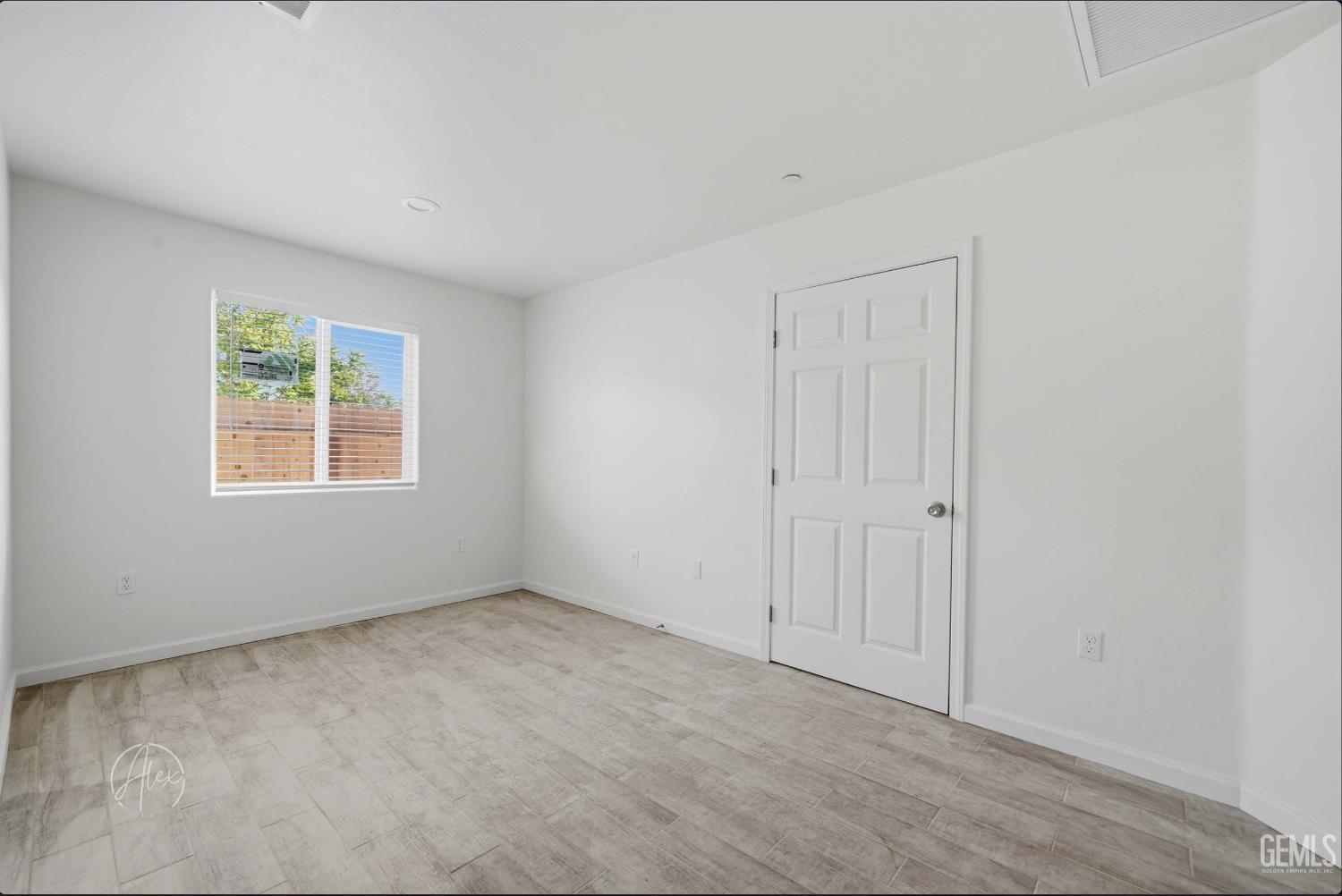2324 N Kern Street — photo 6