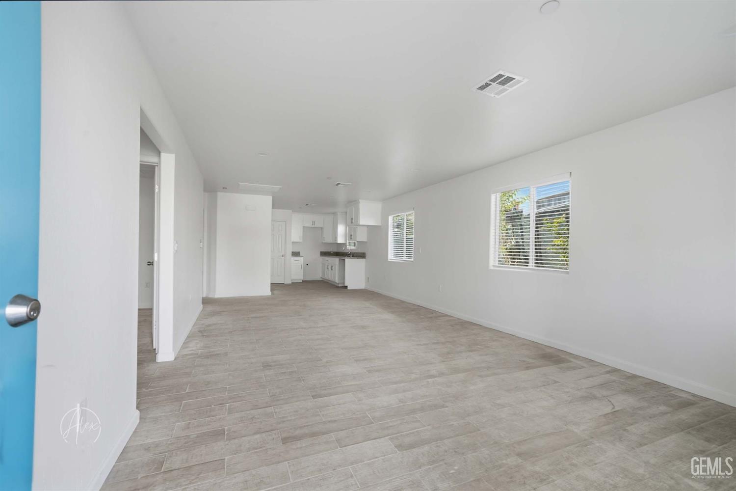 2324 N Kern Street — photo 3