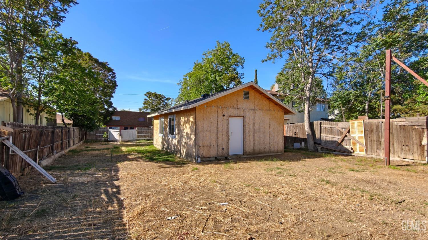118 Hughes Avenue — photo 6