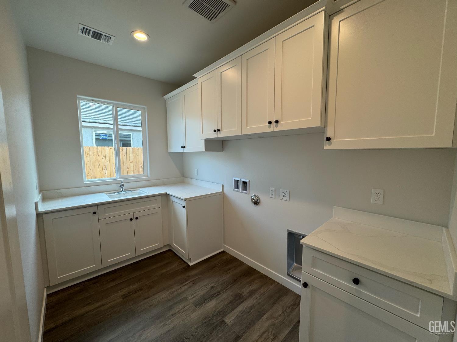 11110 Alcazar Avenue — photo 4