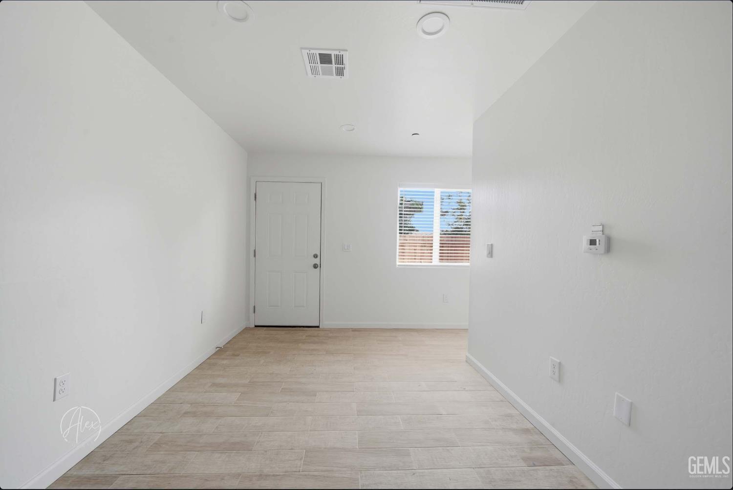 2324 N Kern Street — photo 12