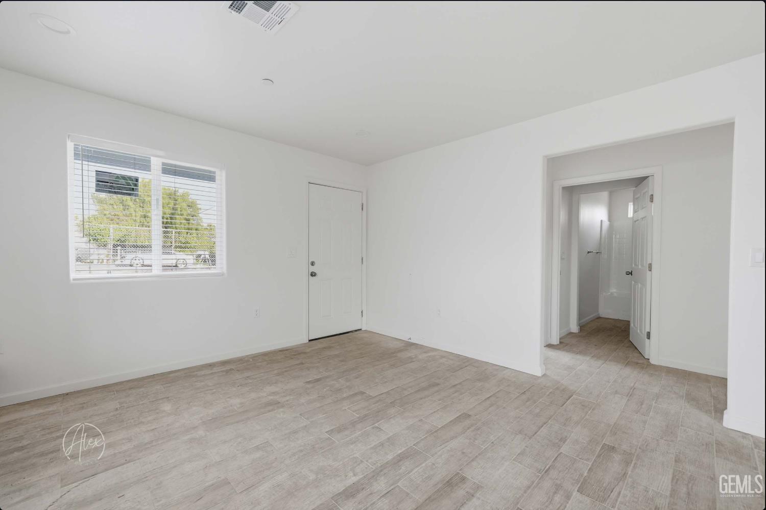 2324 N Kern Street — photo 4