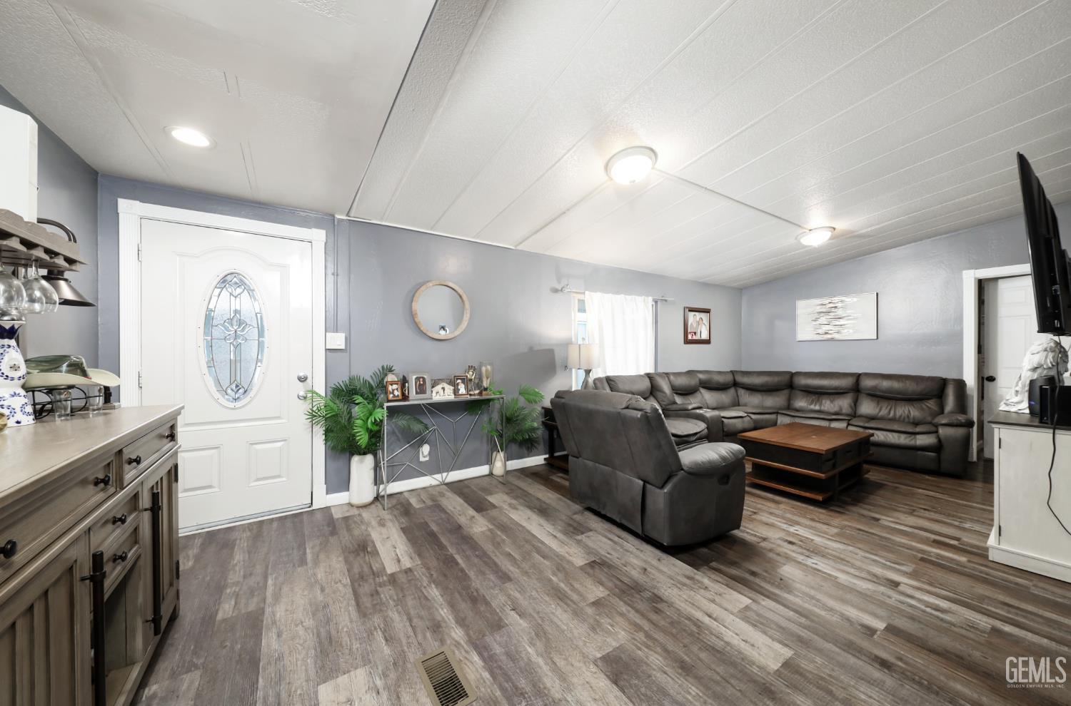 6601 Eucalyptus Drive — photo 7