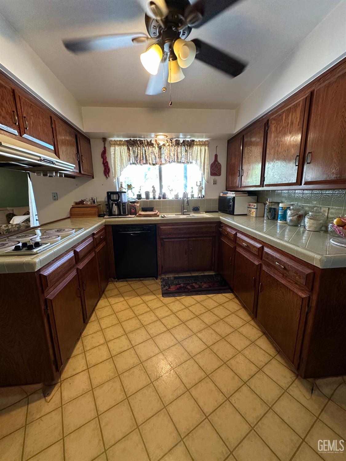 4425 Charter Oaks — photo 4