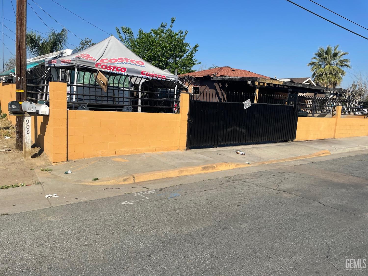 910 S Baker Street — photo 2