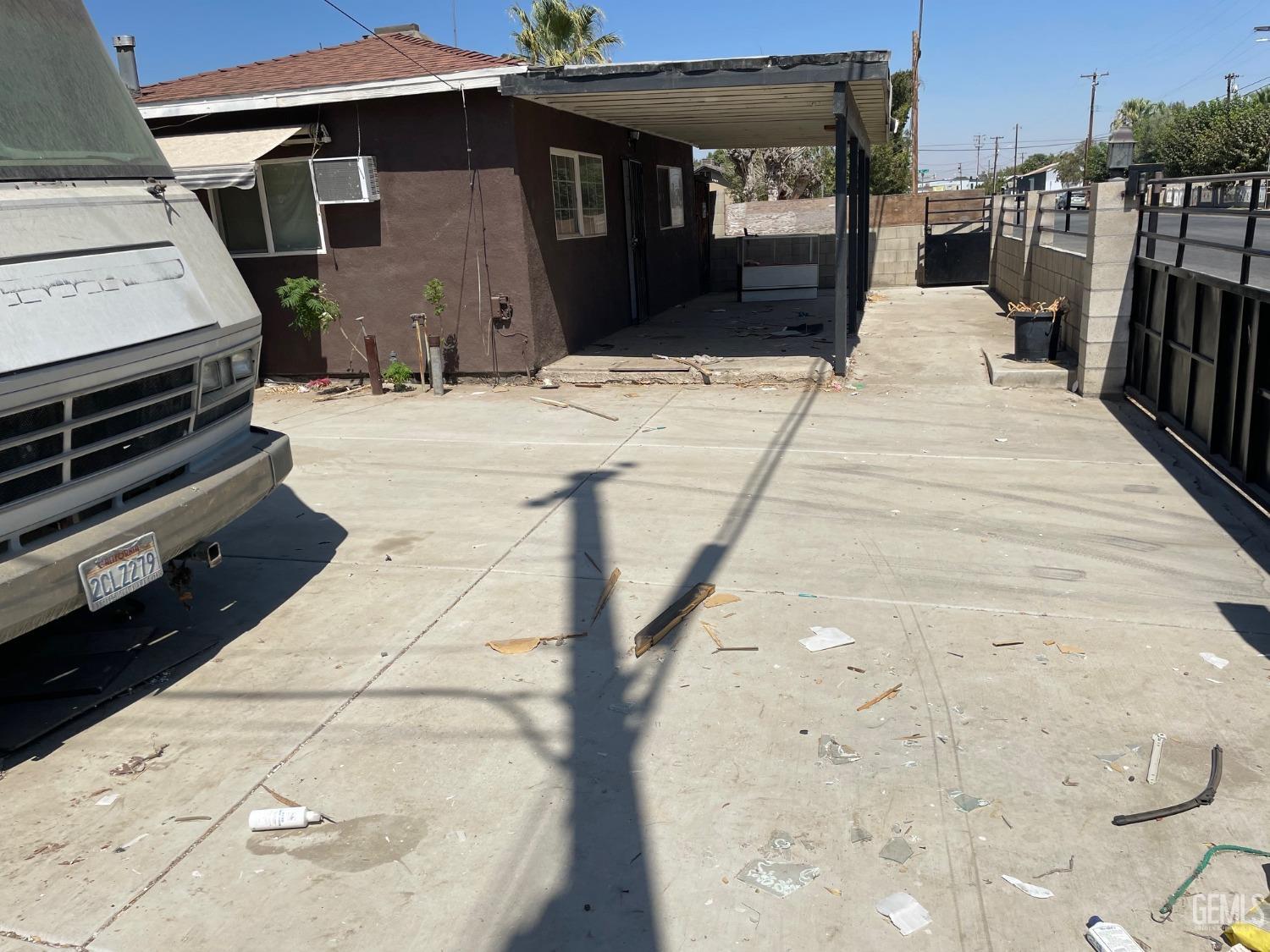 910 S Baker Street — photo 3