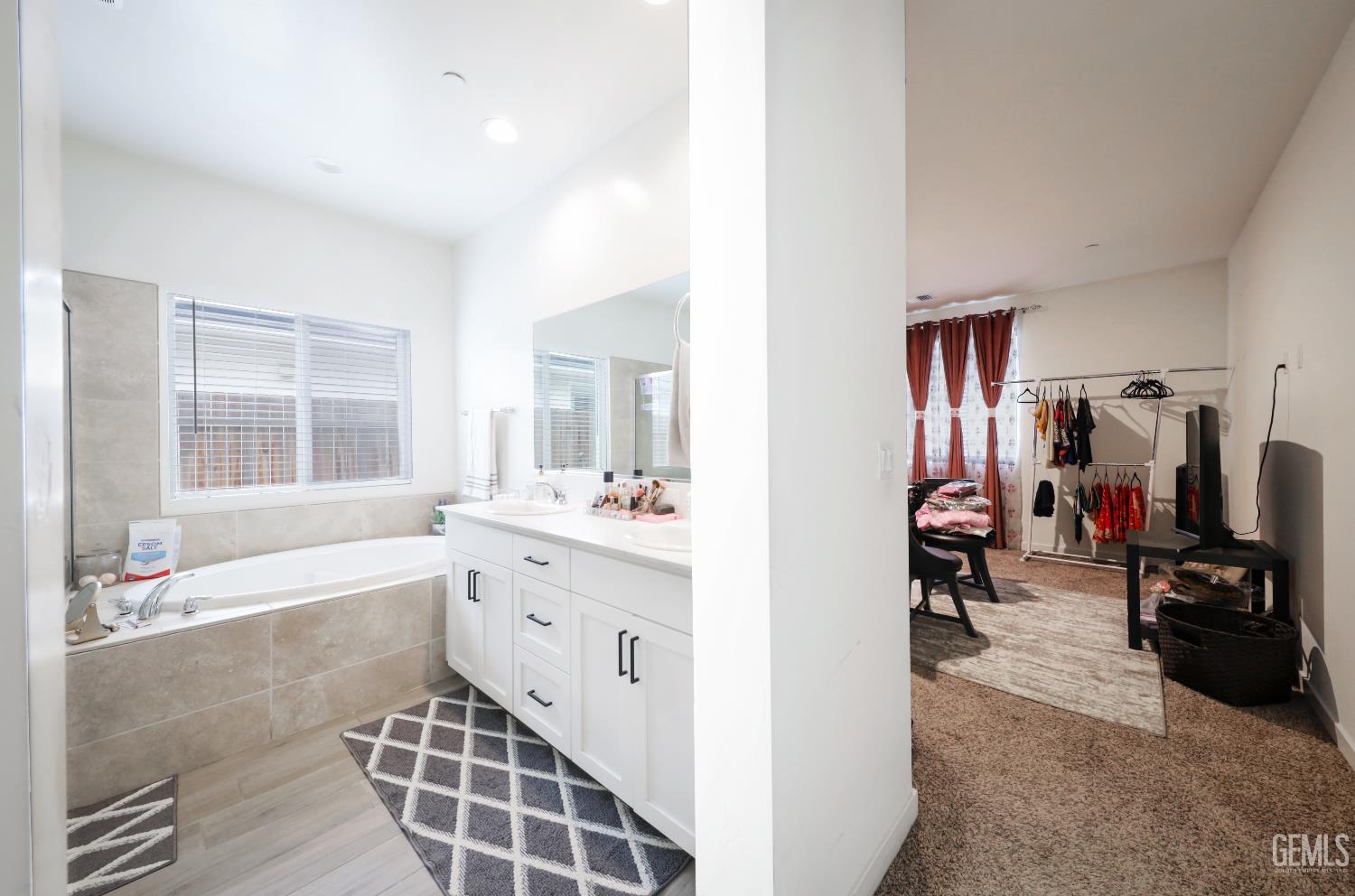 7901 Bristol Spring Avenue — photo 16