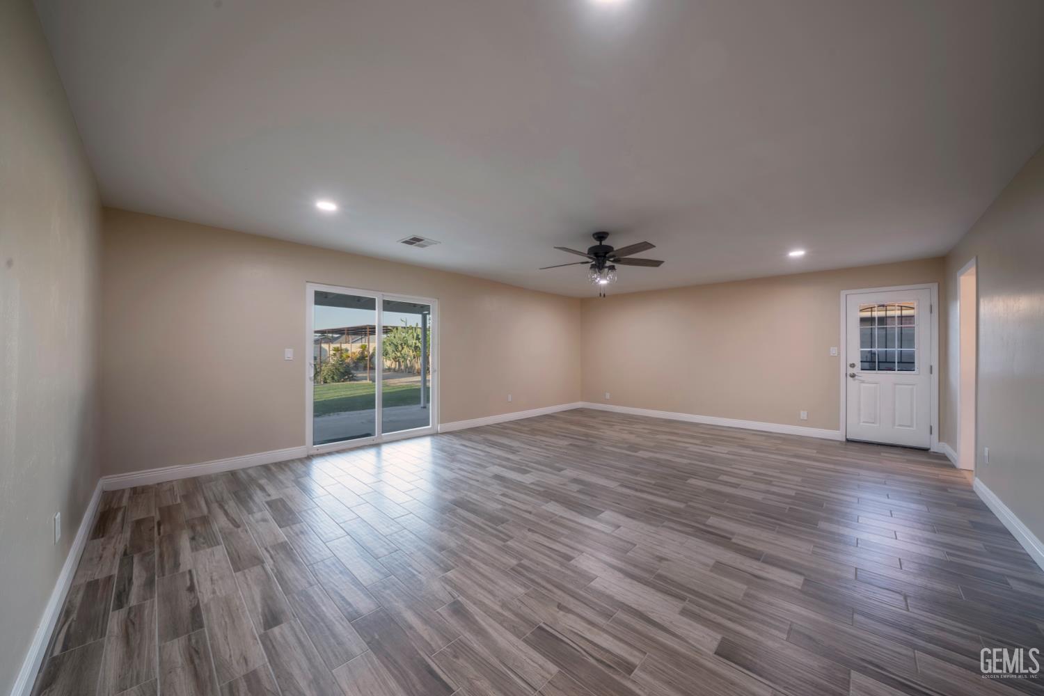 10512 Dee Dee Avenue — photo 9