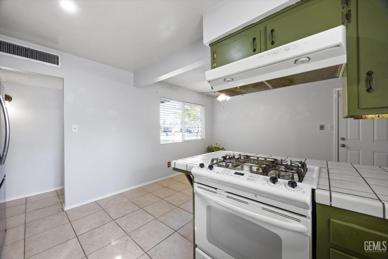 6712 Cedarcrest Avenue — photo 20