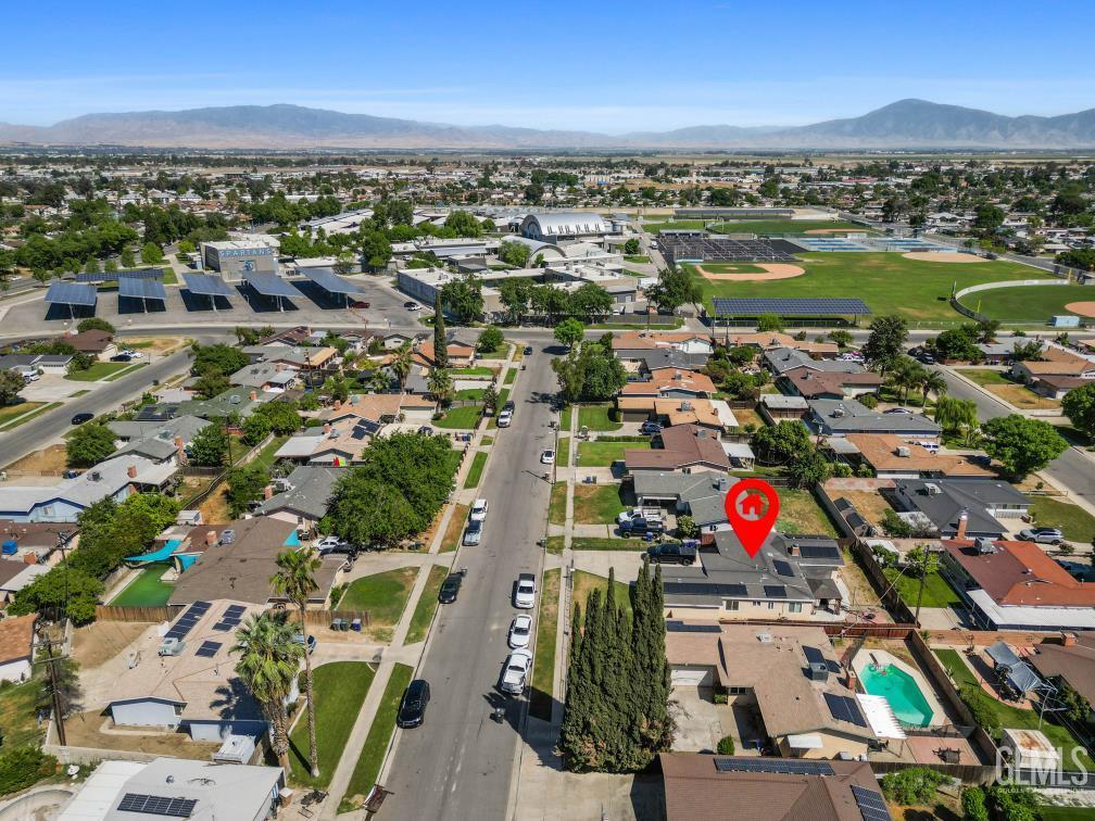 1325 Carson Avenue — photo 3