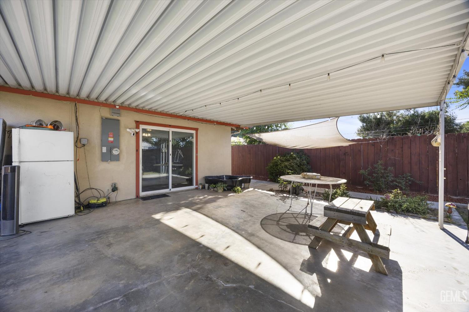 6712 Cedarcrest Avenue — photo 32